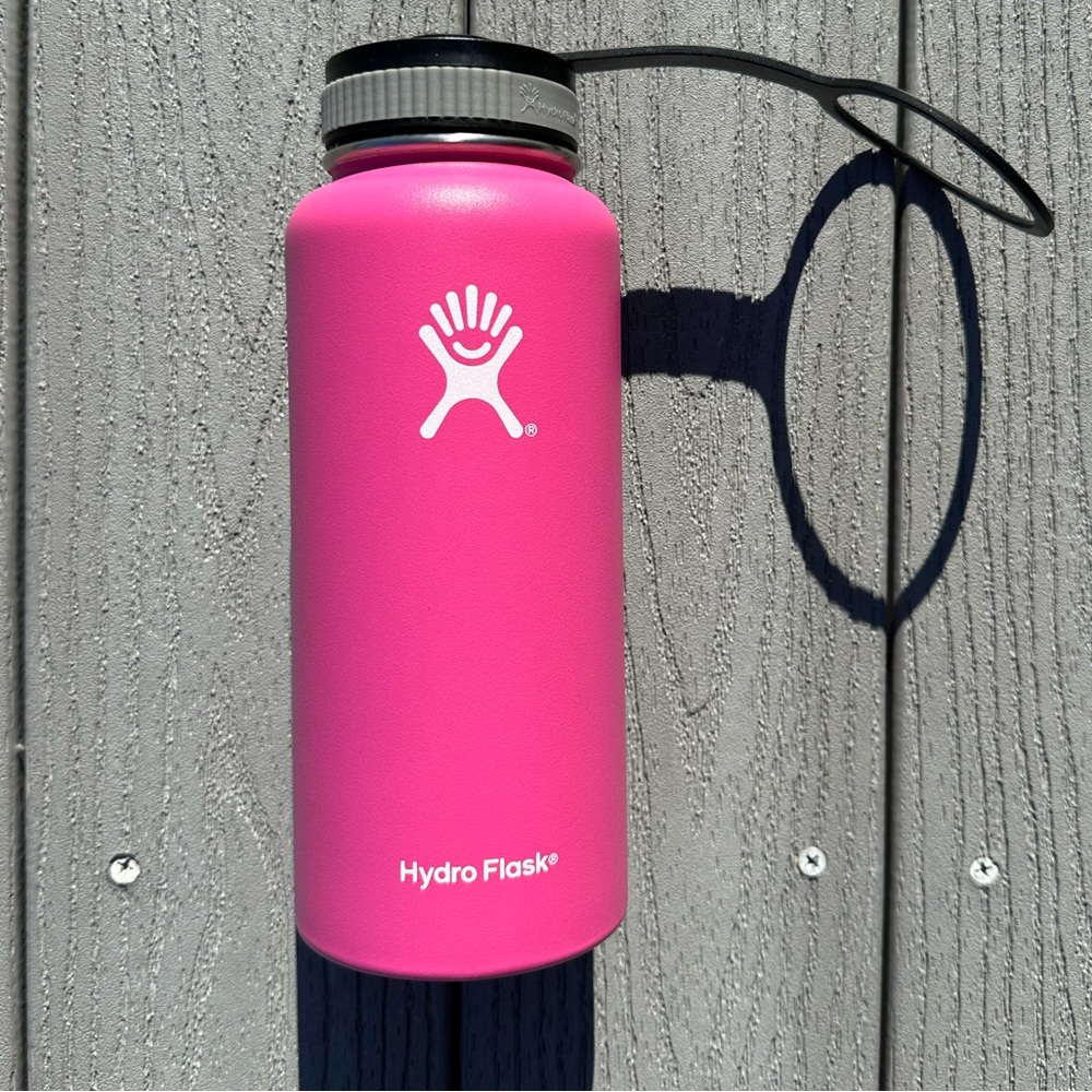 Hydroflask 32 ounce pink, like new!